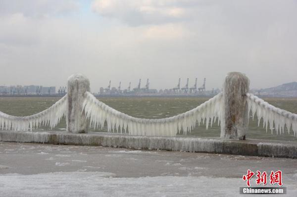 山東多地海邊現冰凌景觀3