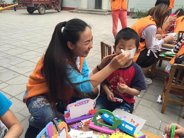 200萬慈善食品滋養燕趙兒童 王小芬和她的孩子們喜獲捐贈1