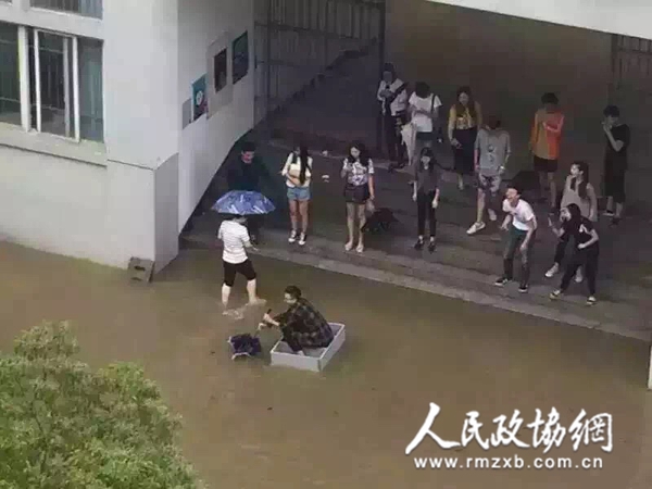 暴雨怒襲武漢6