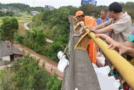 村民順走高速路上工業鹽6