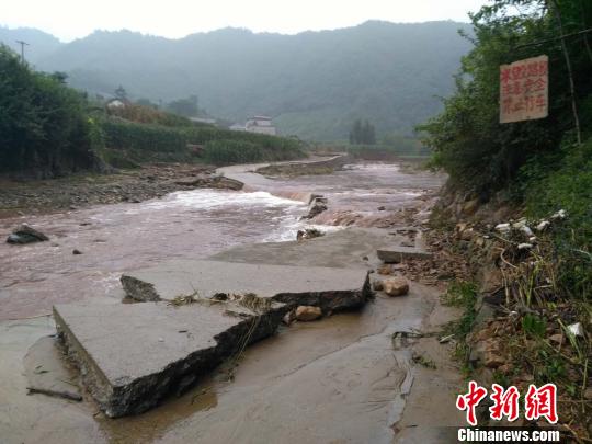 圖為商洛發(fā)生暴雨洪澇災(zāi)害。　萬(wàn)濤 攝