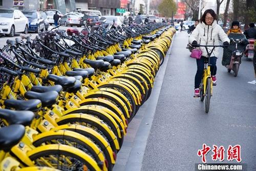 資料圖：11月23日，山西太原，民眾正在使用共享單車。<a target='_blank' href='http://www.chinanews.com/'>中新社</a>記者 張云 攝