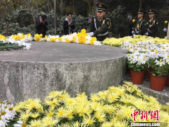 南京北極閣大屠殺叢葬地悼念現場。　朱曉穎 攝