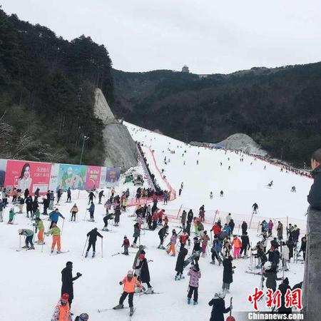 圖為：杭州大明山滑雪 沈鎵妃 攝