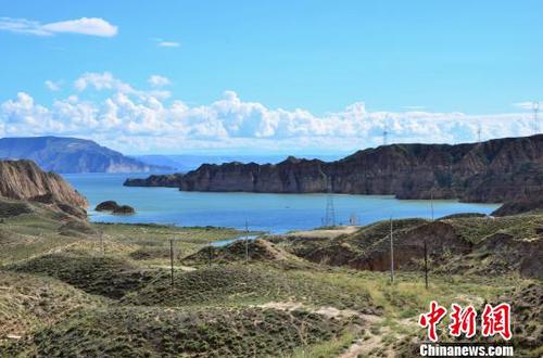 圖為龍羊湖湖面。(資料圖) 魯丹陽 攝