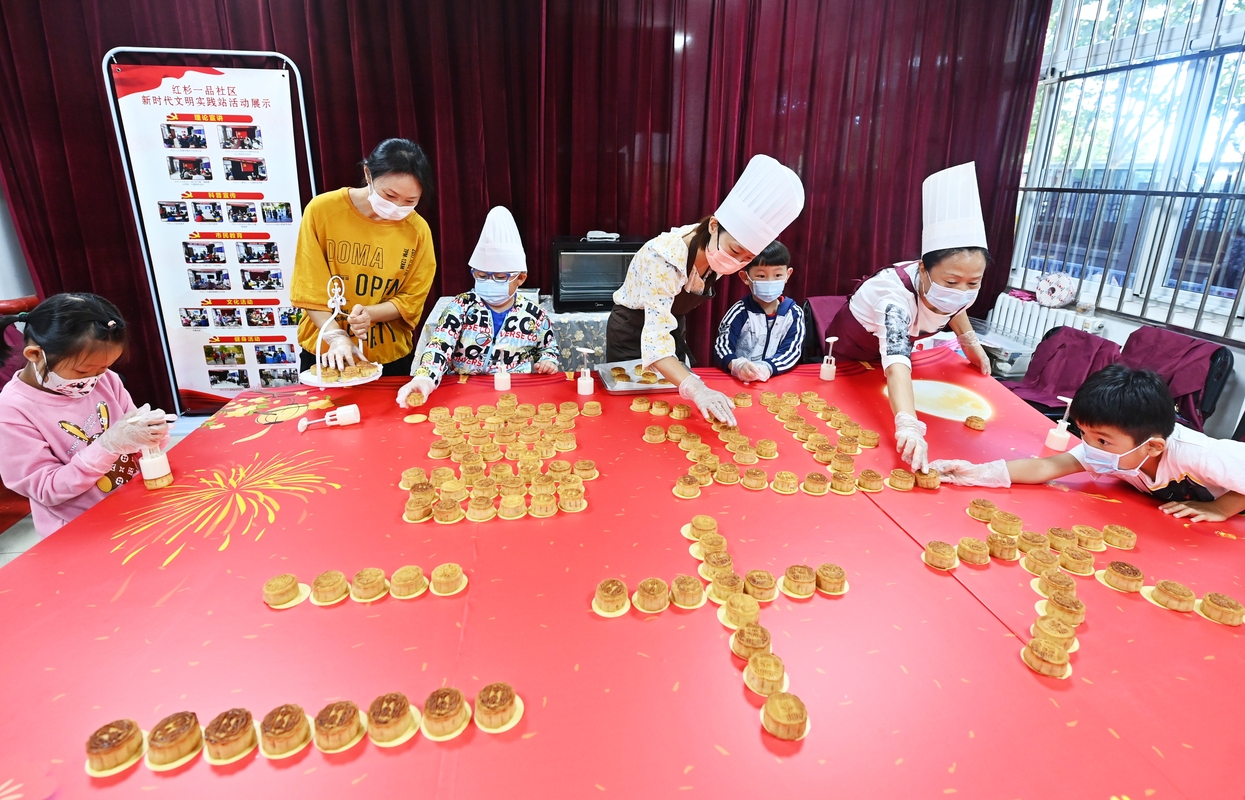 北京市順義區勝利街道紅杉一品社區開展“喜迎二十大，濃情中秋節”主題手工月餅制作活動